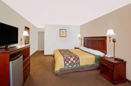 Super 8 by Wyndham Plainview - image 13