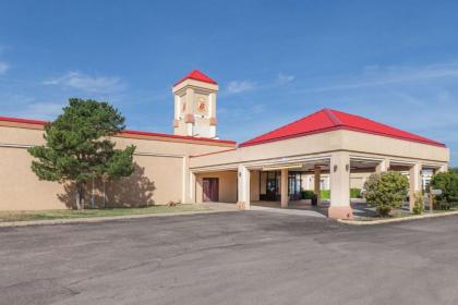 Super 8 by Wyndham Plainview - image 15
