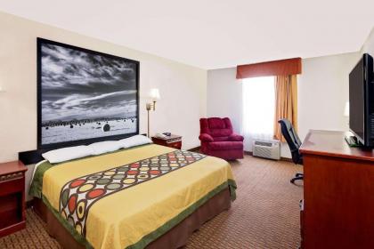 Super 8 by Wyndham Plainview - image 2