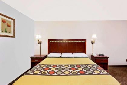 Super 8 by Wyndham Plainview - image 6