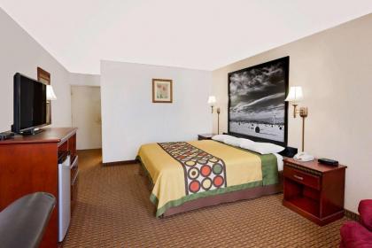 Super 8 by Wyndham Plainview - image 8