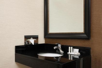 Fairfield Inn and Suites by Marriott Plainville - image 3