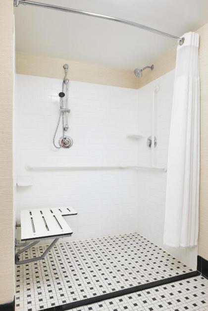 Fairfield Inn and Suites by Marriott Plainville - image 4