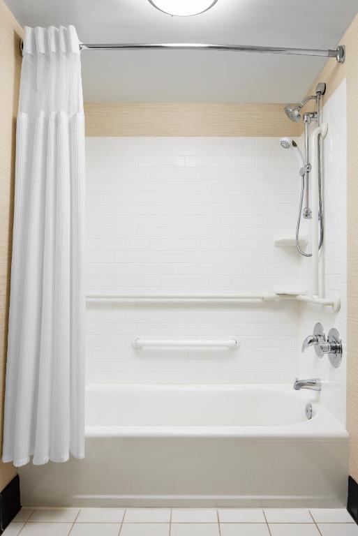 Fairfield Inn and Suites by Marriott Plainville - image 5