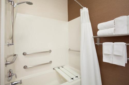 Fairfield Inn & Suites by Marriott Dallas Plano - image 5