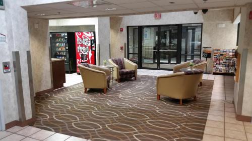 Plano Inn & Suites - image 4