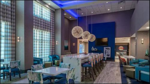 Hampton Inn & Suites Dallas/Plano Central - image 3