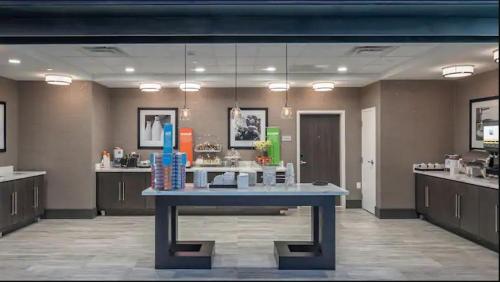 Hampton Inn & Suites Dallas/Plano Central - image 5