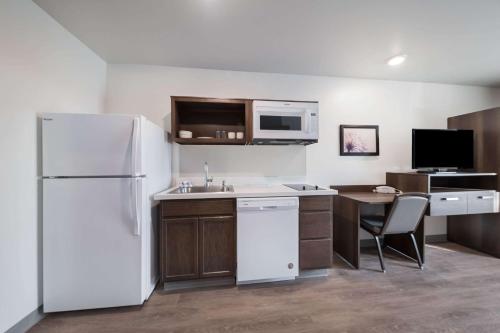 WoodSpring Suites Dallas Plano Central Legacy Drive - image 2
