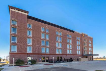 La Quinta Inn & Suites by Wyndham Frisco - image 11
