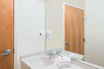 Microtel Inn & Suites by Wyndham Plattsburgh - image 15