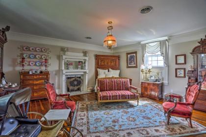 Historic Cedar Hill Mansion with Pool and Patio on Farm - image 2