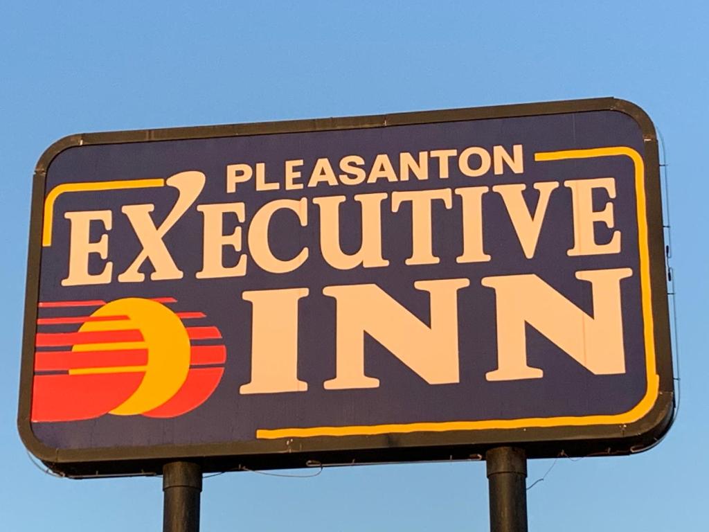 Pleasanton Executive Inn - main image