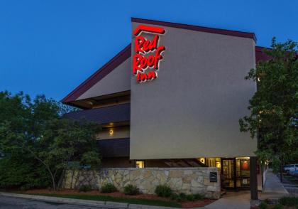 Red Roof Inn Minneapolis Plymouth - image 3
