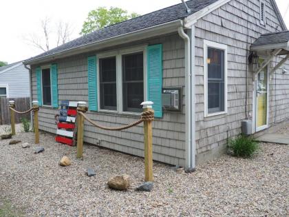 Cozy Cottage 5 minute walk to Priscilla Beach