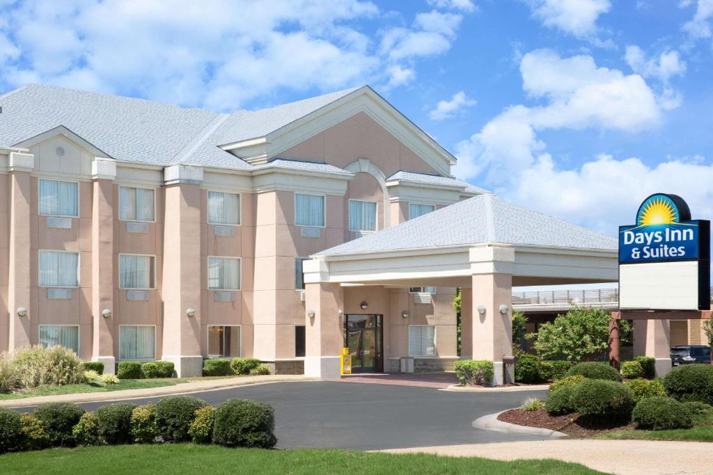 Days Inn & Suites by Wyndham Pocahontas - main image