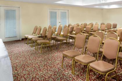 Days Inn & Suites by Wyndham Pocahontas - image 2