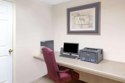 Days Inn & Suites by Wyndham Pocahontas - image 3
