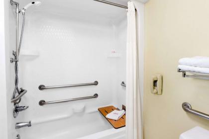 Days Inn & Suites by Wyndham Pocahontas - image 4