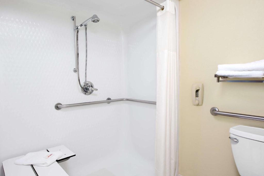 Days Inn & Suites by Wyndham Pocahontas - image 5