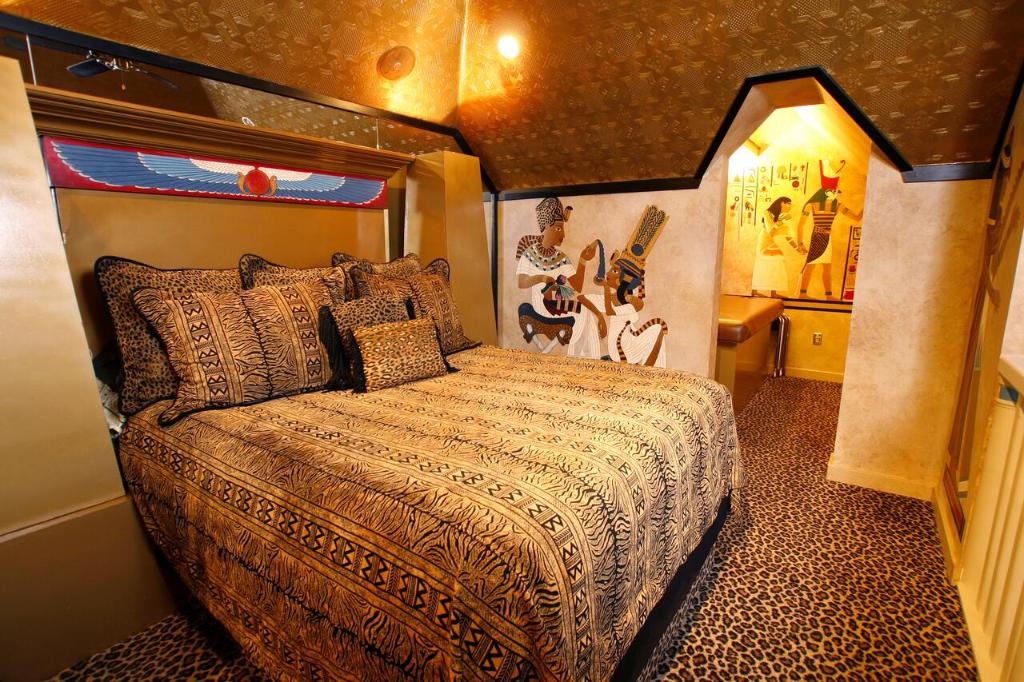 Black Swan Inn Luxurious Theme Rooms - main image