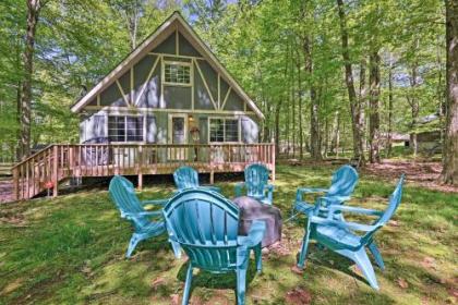 Cozy Poconos Chalet with Fire Pit and Spacious Deck