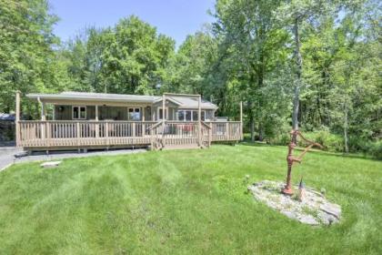 Cozy Arrowhead Lake Escape with Deck Walk to Beach Pennsylvania