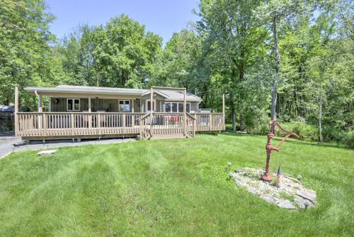 Cozy Arrowhead Lake Escape with Deck Walk to Beach! - main image