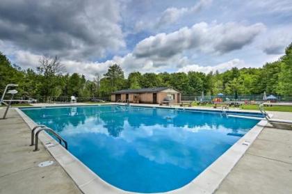 Pocono Lake Cabin 1 Mile From Arrowhead Lake!