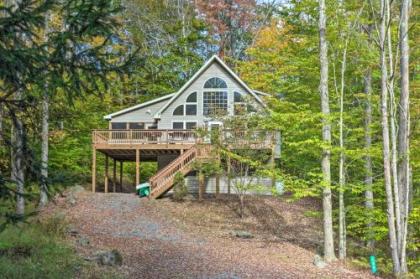 Spacious Home and Pool Access Walk to Lake and Beaches