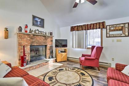 Cozy Getaway with Arrowhead Lake Community Amenities