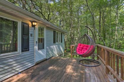 N Arrowhead Lake Cabin with Deck Pets Welcome