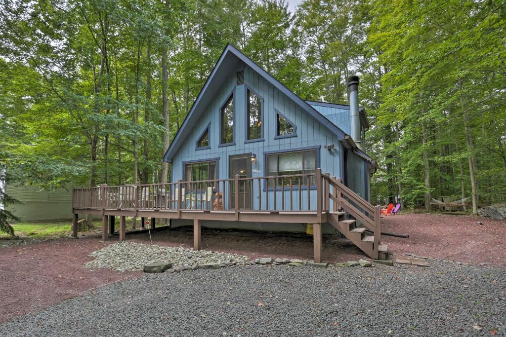 Charming Arrowhead Lake Cabin with Hammock Deck - main image