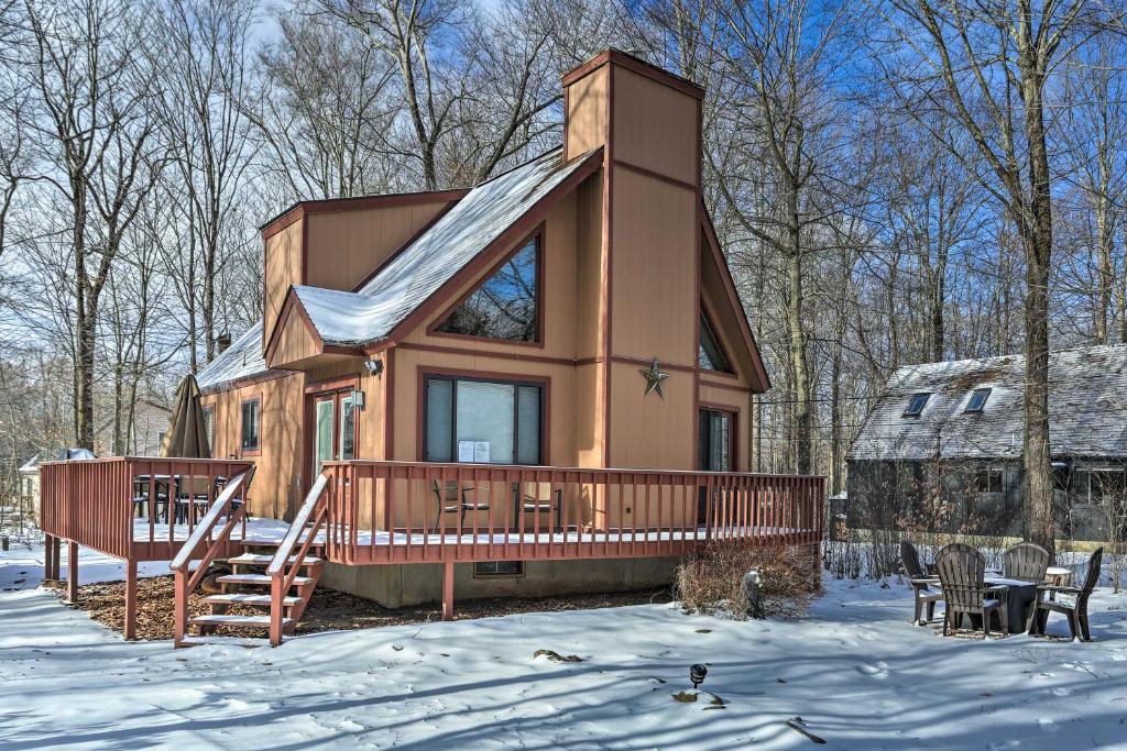 Pocono Mtns Cabin Less Than 2 Mi to Arrowhead Lake! - main image