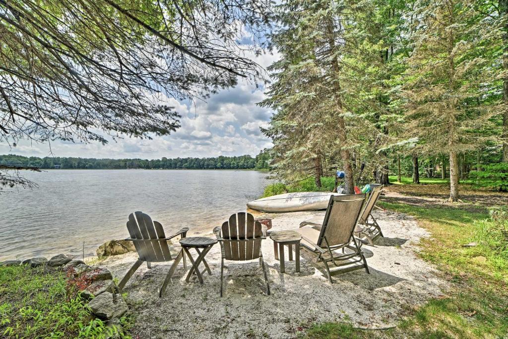Luxe Poconos Pines Home with Beach and Amenities! - main image