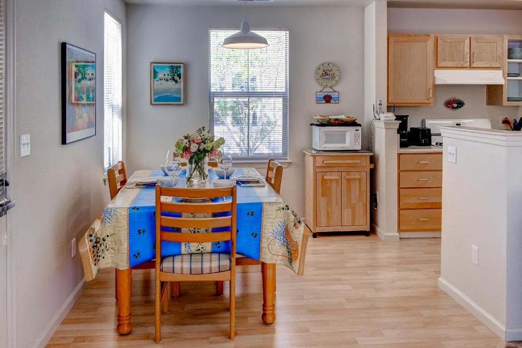 Serene Bungalow-Style Home in Point Reyes Station! - image 6