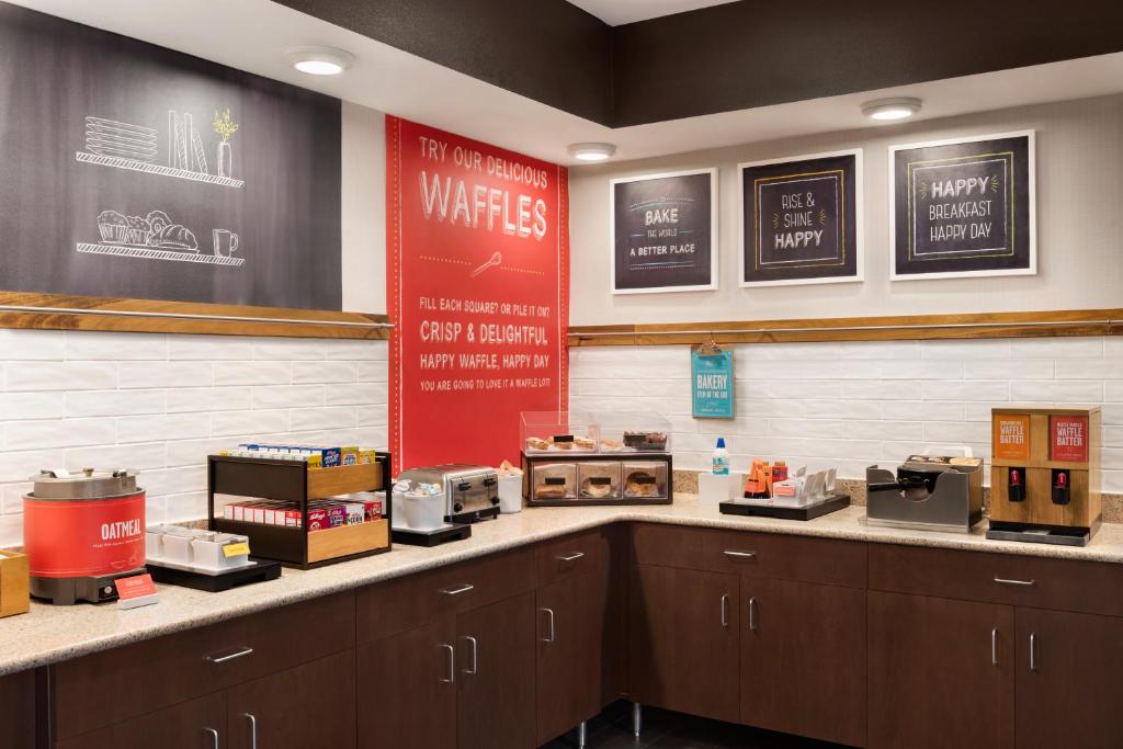 Hampton Inn Youngstown/Boardman - image 7