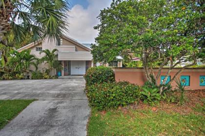 Large Pompano Home with Pool 1 Block to Private Beach - image 4