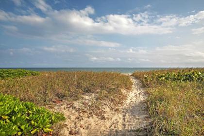 Large Pompano Home with Pool 1 Block to Private Beach - image 7