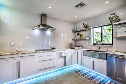 Upscale Home with Hot Tub about 1 Mi to Pompano Beach - image 9
