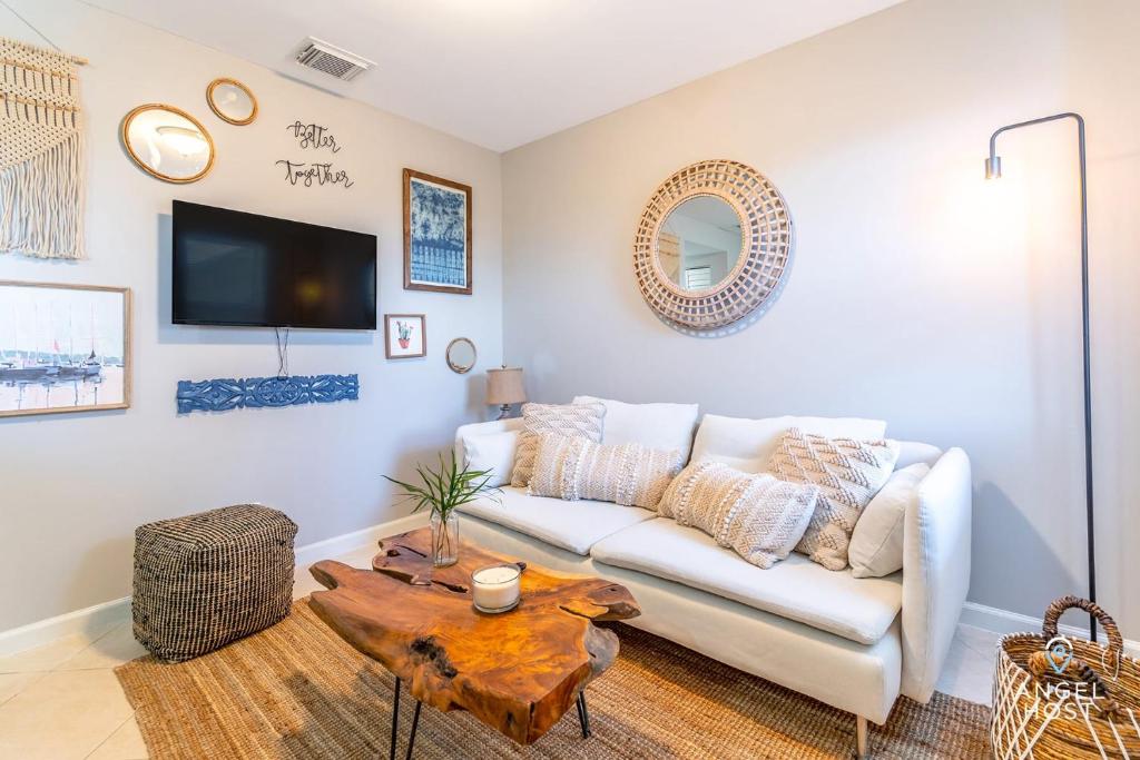 Cozy Pompano Beach Getaway Ideal for a Couple! - main image