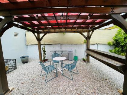 Nice apt with patio & Laundry. Pet friendly - image 11
