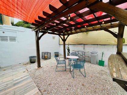Nice apt with patio & Laundry. Pet friendly - image 3