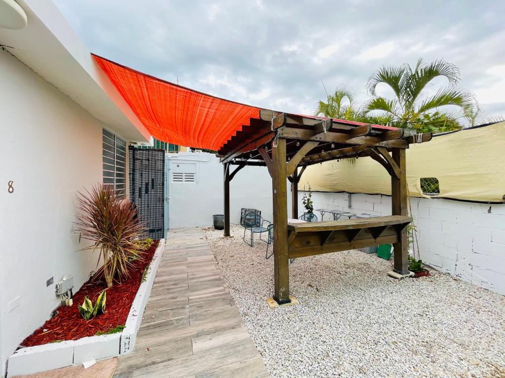 Nice apt with patio & Laundry. Pet friendly - image 5