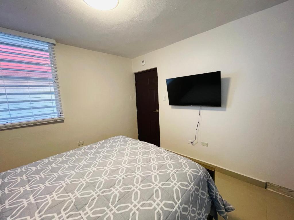 Nice apt with patio & Laundry. Pet friendly - image 7