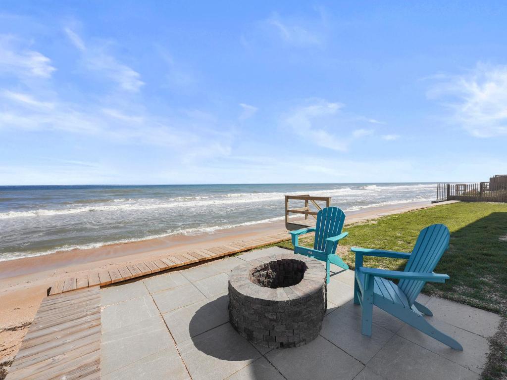 Hemingway Dream 5 Bedrooms Beach Front Sleeps 14 - main image