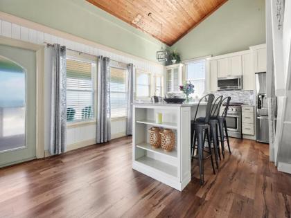 Hemingway Dream 5 Bedrooms Beach Front Sleeps 14 - image 8