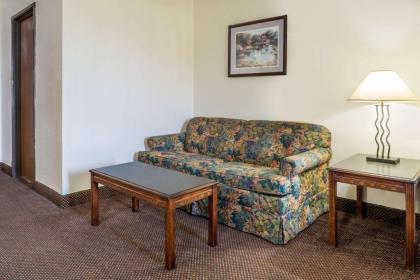 Days Inn by Wyndham Pontoon Beach - image 12