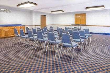 Days Inn by Wyndham Pontoon Beach - image 2
