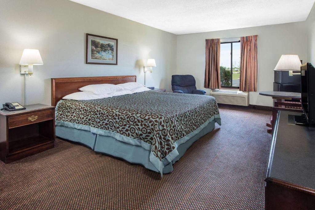 Days Inn by Wyndham Pontoon Beach - image 4